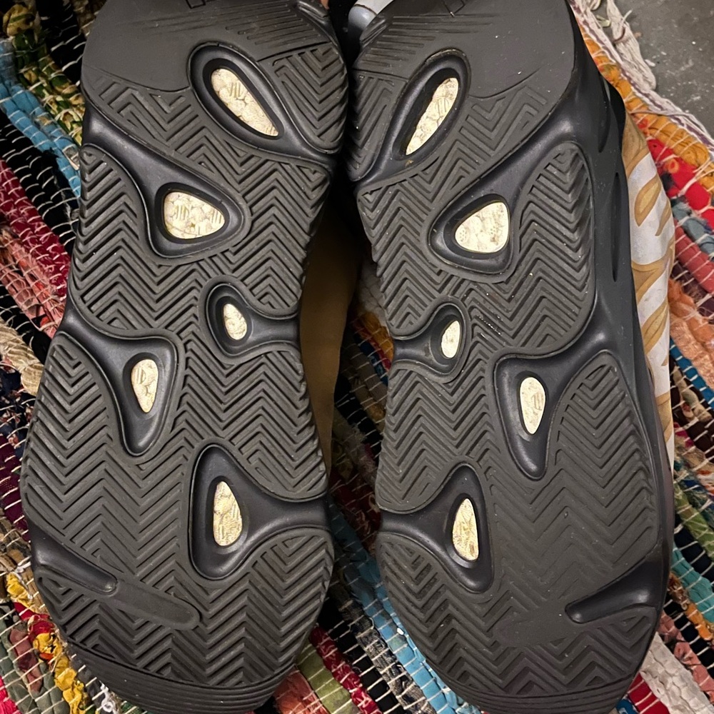 Yeezy 700 MNVN - Picture 9 of 9
